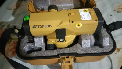 Nivel óptico Topcon con estuche rígido - miniatura 3