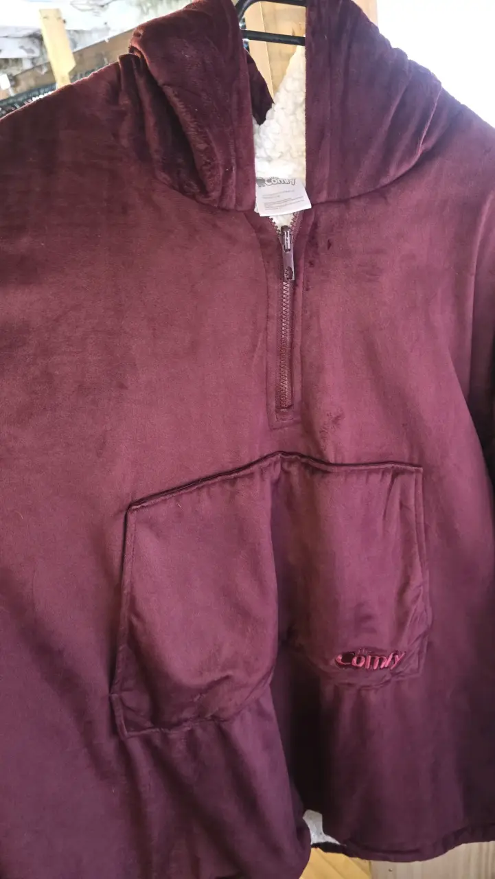 Poncho Comfy de felpa burdeos con capucha - 2