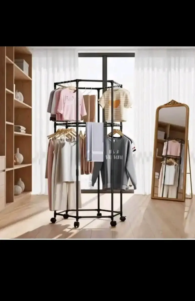 Perchero de ropa con ruedas