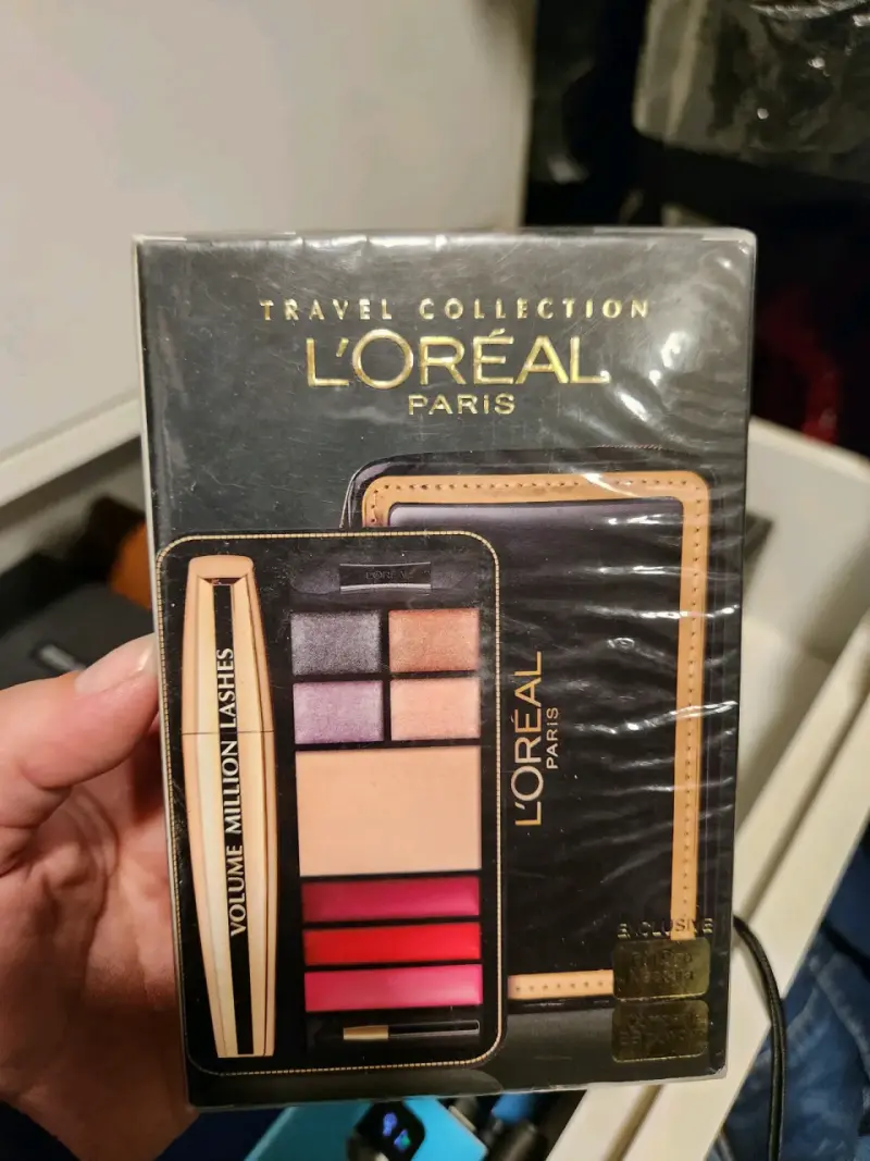 Set de maquillaje L'Oreal Paris Travel Collection - 1
