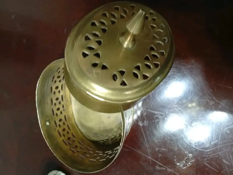 Caja decorativa de latón con diseño calado - 2