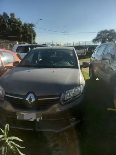 Renault Symbol 2015 en buen estado - miniatura 1