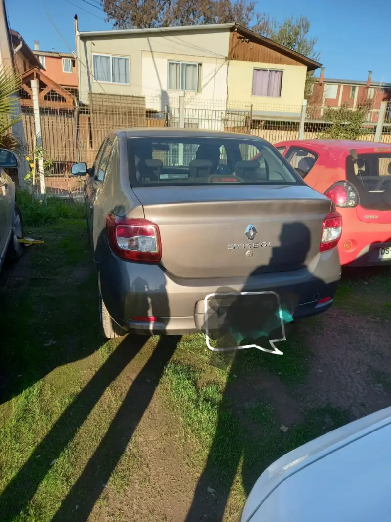 Renault Symbol 2015 en buen estado - 3