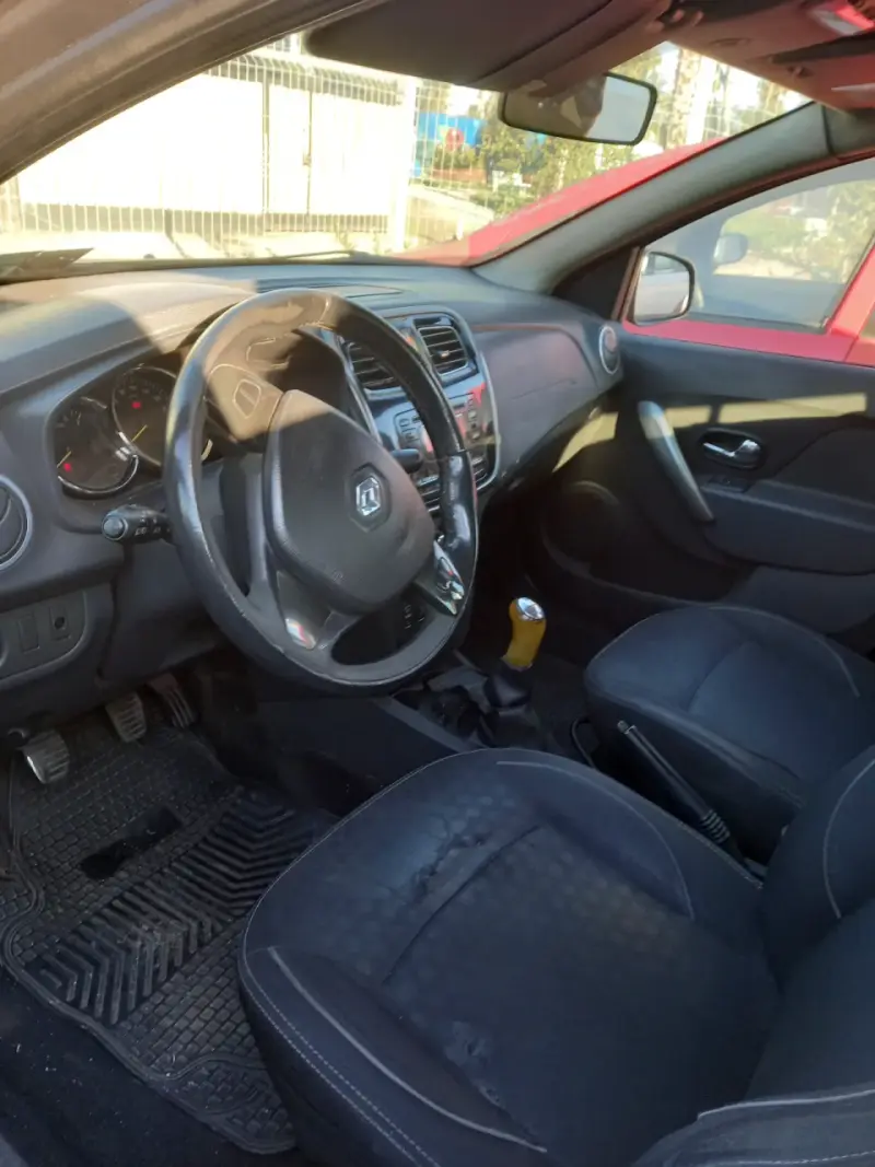 Renault Symbol 2015 en buen estado - 6