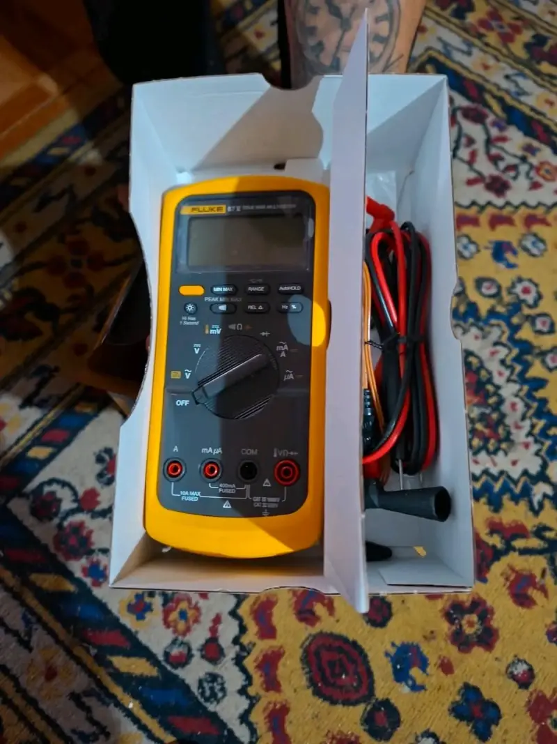 Multímetro Industrial Fluke 87V con Medición de Temperatura - 4