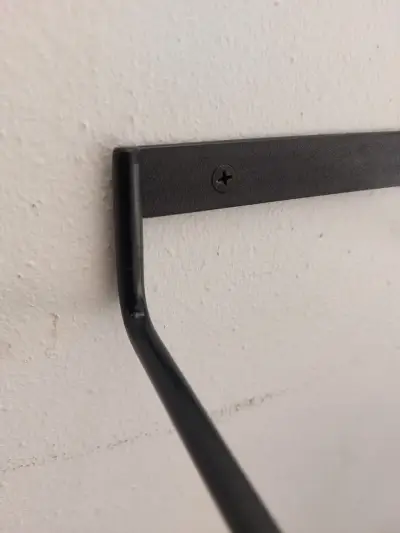 Soporte de pared para manguera metálico - miniatura 3