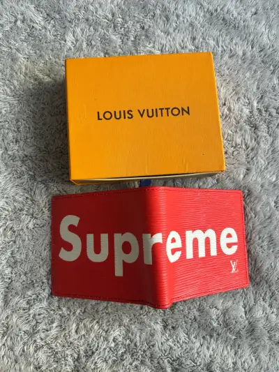 Billetera Louis Vuitton x Supreme Roja - miniatura 2
