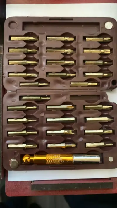 Set de puntas de destornillador con estuche - miniatura 1