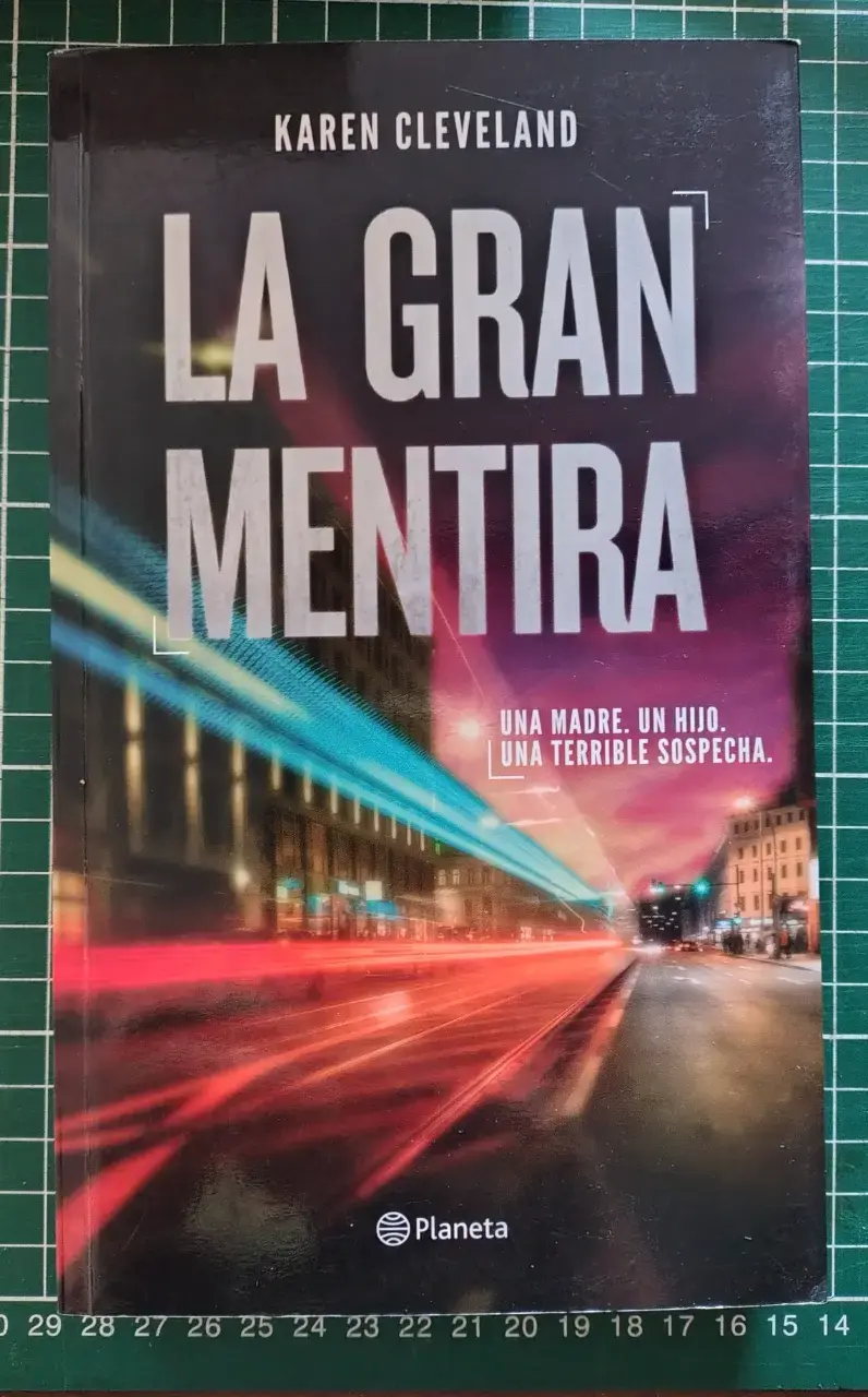 Libro La Gran Mentira de Karen Cleveland - 1