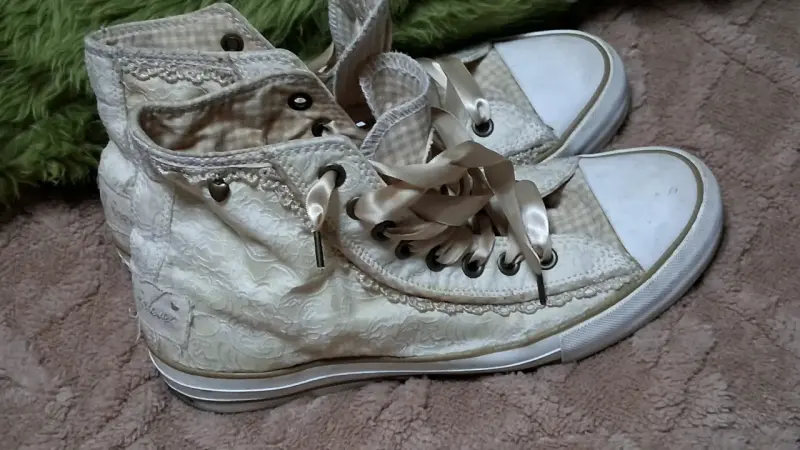 Zapatillas altas de encaje beige Krüger - 2