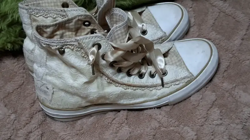 Zapatillas altas de encaje beige Krüger - 3