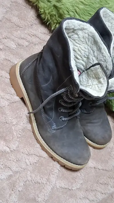 Botas de invierno negras con forro de lana - miniatura 2