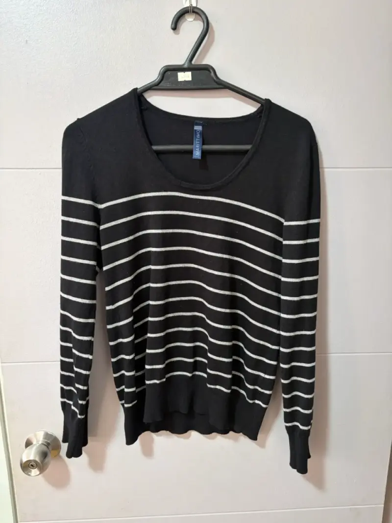 Suéter de rayas azul y blanco para mujer - 1