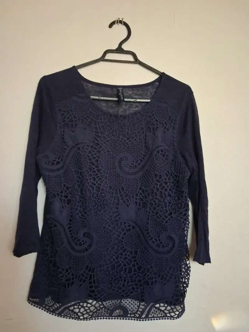 Blusa de encaje azul marino para mujer
