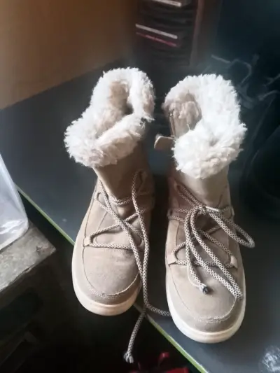 Botas de invierno con forro de lana beige - miniatura 2