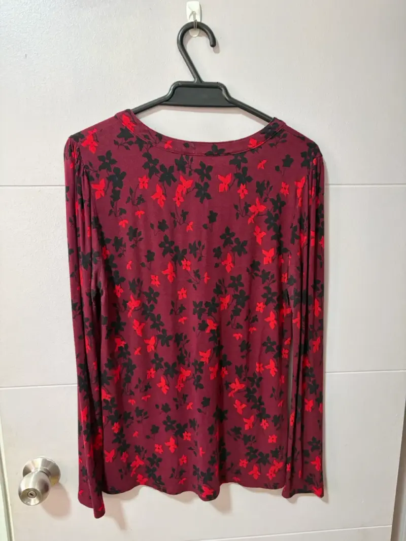 Polera manga larga floral burdeos y negro - 3