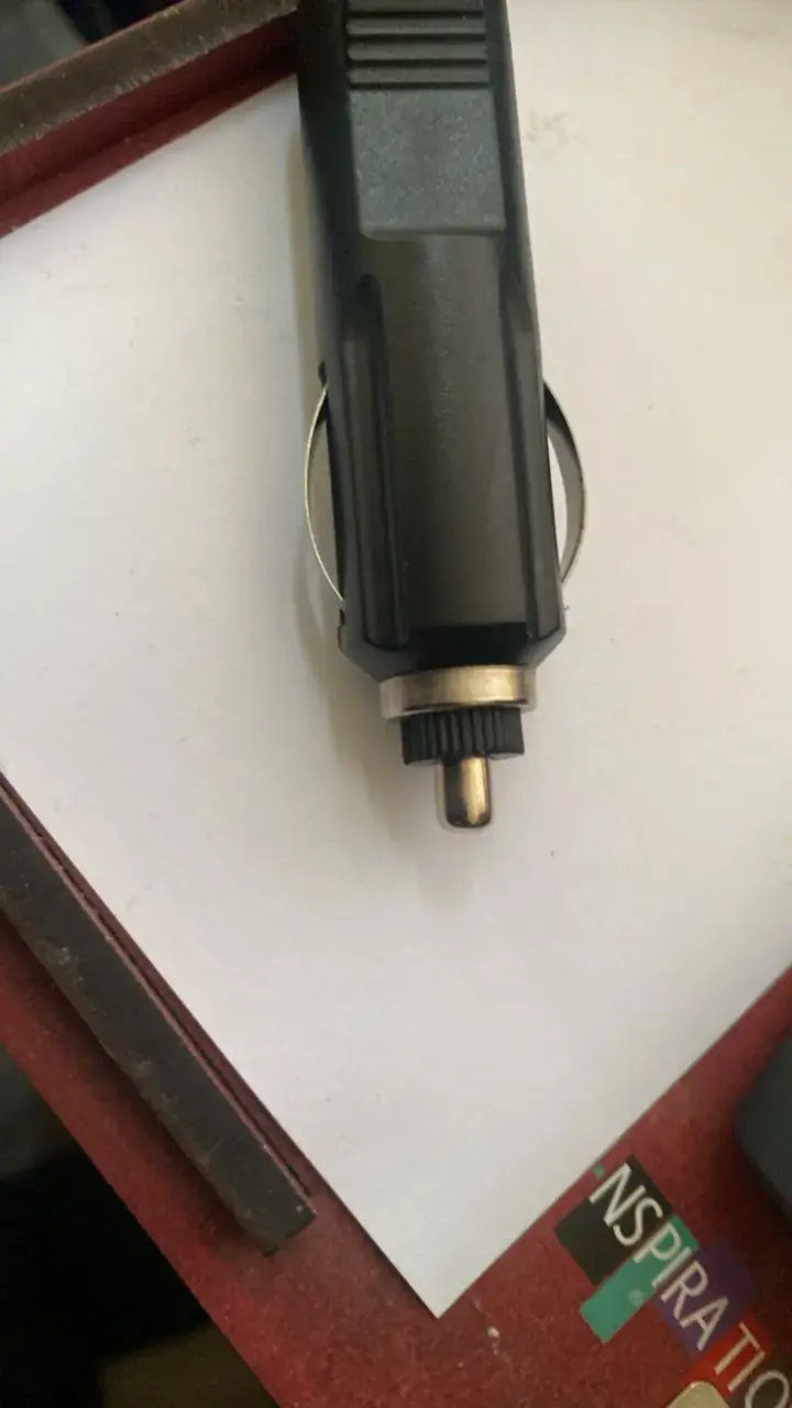 Cargador de auto para dispositivos electrónicos - 3