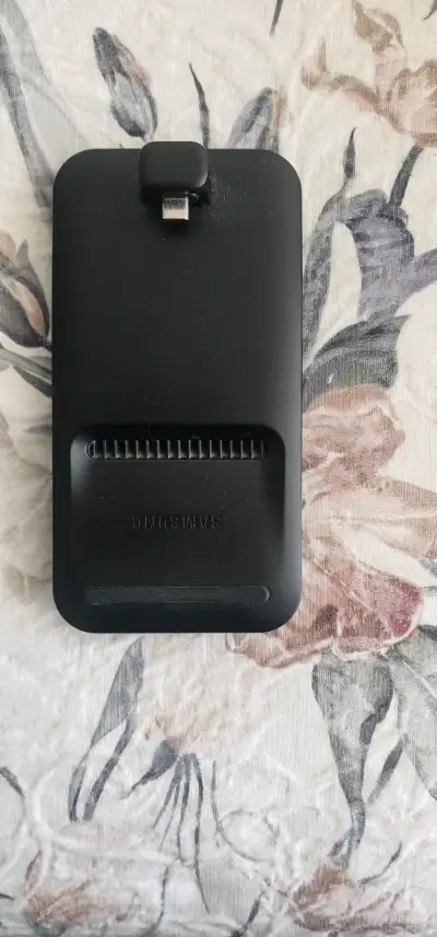 Samsung Dex Pad con cargador y cable HDMI - miniatura 2