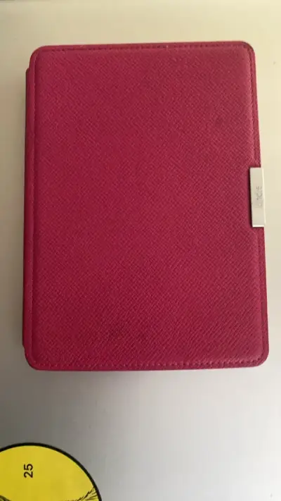 Funda Kindle roja con cierre magnético - miniatura 1