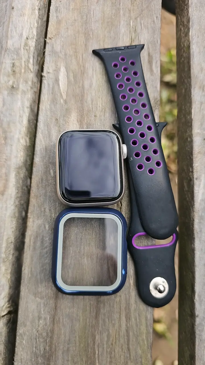 Apple Watch SE 3 GPS + Celular con Correa Deportiva - 1