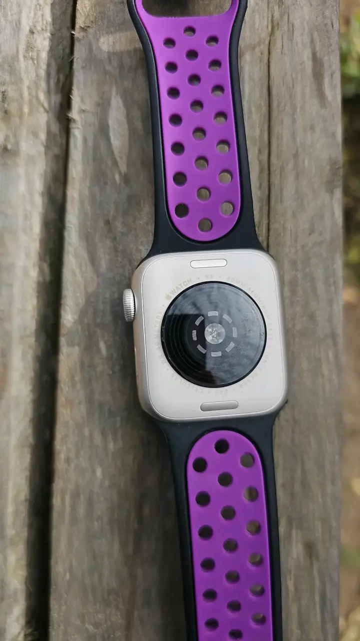 Apple Watch SE 3 GPS + Celular con Correa Deportiva - 2