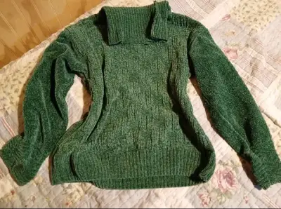 Suéter verde de lana para mujer - miniatura 1