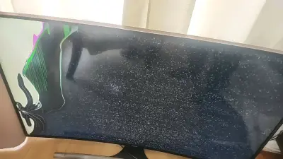 Tv samsung 55 pulgadas con pantalla dañada - miniatura 4