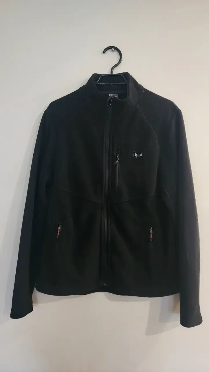 Chaqueta polar negra marca Lippi
