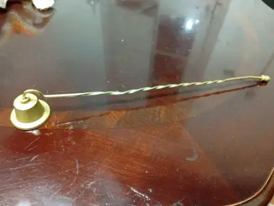 Apagavelas de latón dorado elegante - miniatura 1