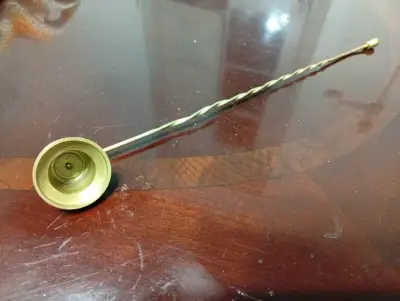 Apagavelas de latón dorado elegante - miniatura 2