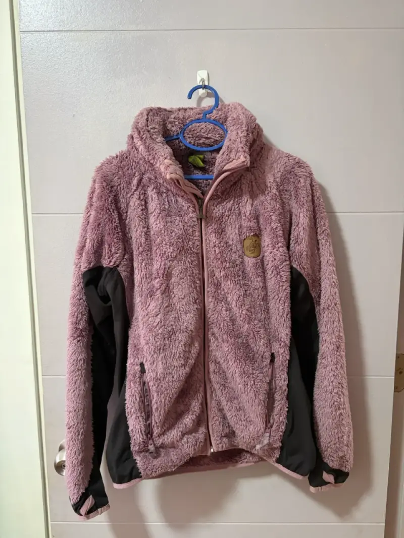 Chaqueta de polar rosada con cierre - 1