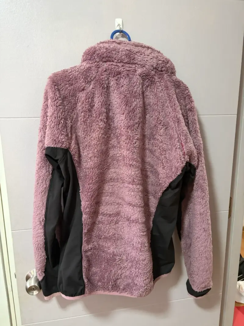Chaqueta de polar rosada con cierre - 4