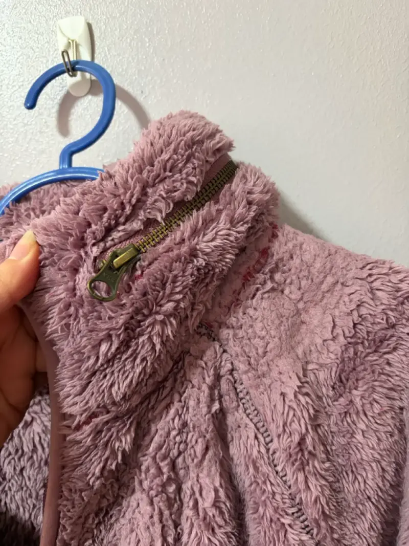 Chaqueta de polar rosada con cierre - 5