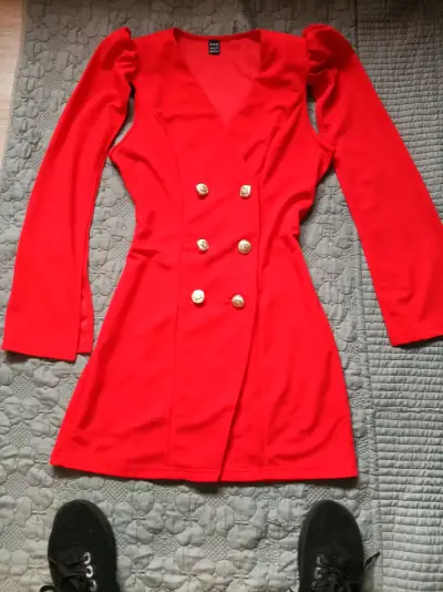 Vestido blazer rojo con botones dorados - miniatura 1