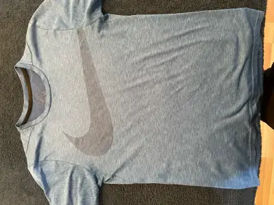 Polera deportiva azul Nike para hombre - miniatura 2