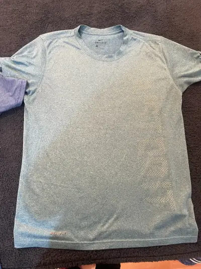 Polera deportiva azul Nike para hombre - miniatura 1