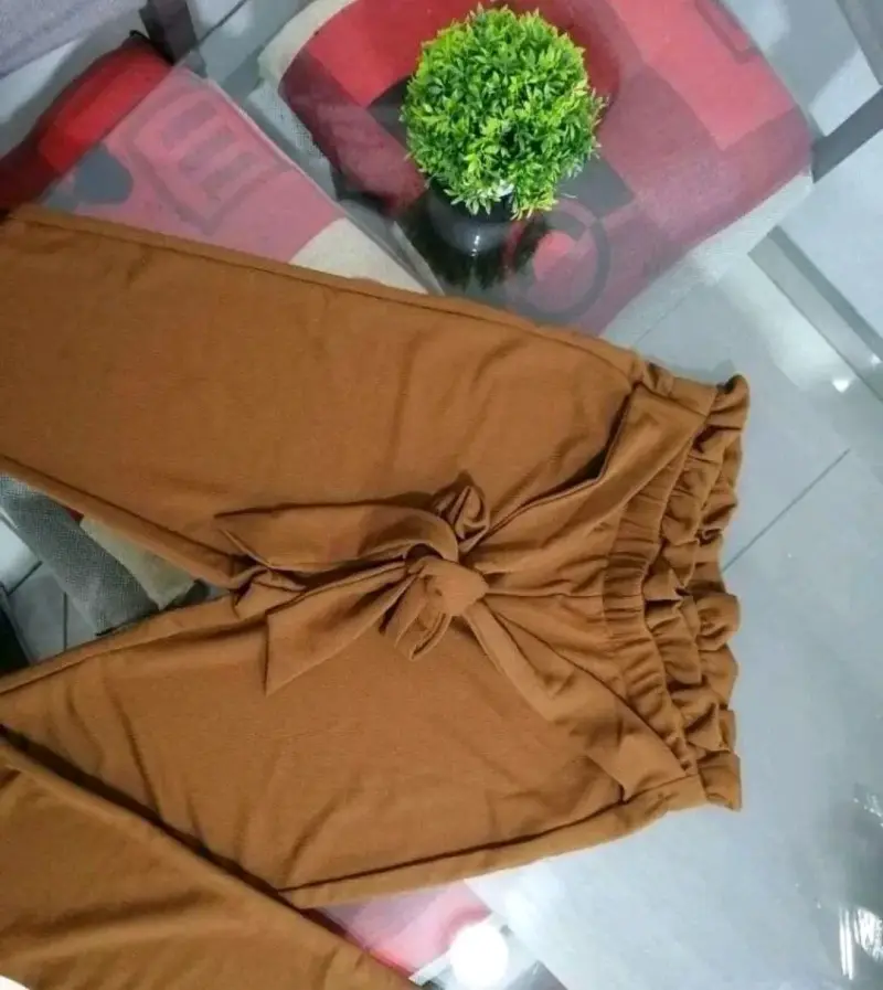 Pantalones de mujer color marrón con lazo - 3