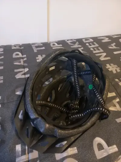 Casco de ciclismo negro y verde Avalanche - miniatura 2