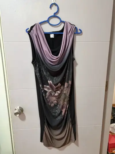 Vestido de coctel con estampado floral - miniatura 1