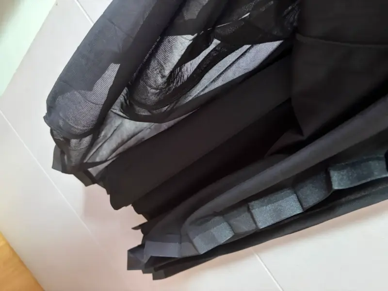 Vestido de noche negro con detalles bordados - 5