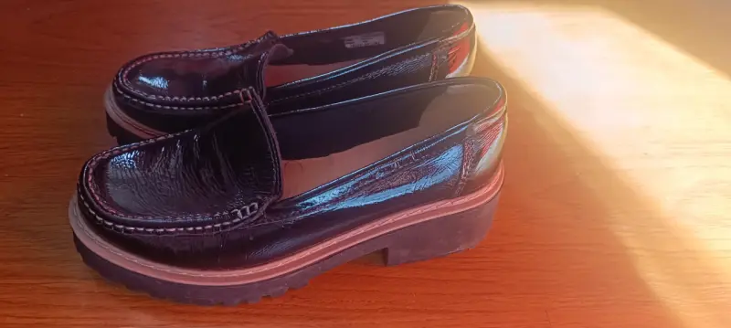 Zapatos mocasines de charol negro para mujer - 3