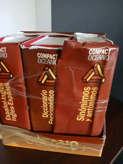 Set de diccionarios Compact Océano en español e inglés - miniatura 1