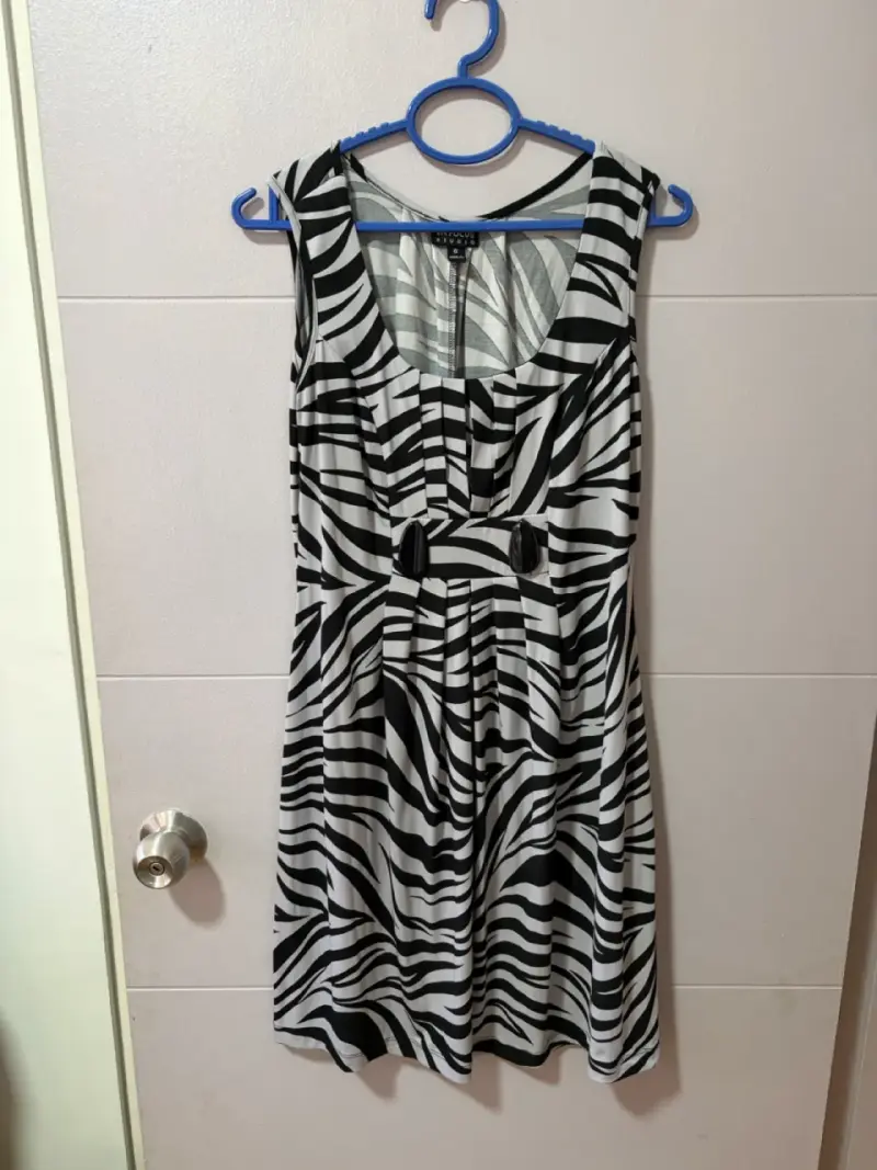 Vestido de mujer estampado cebra gris y negro - 1