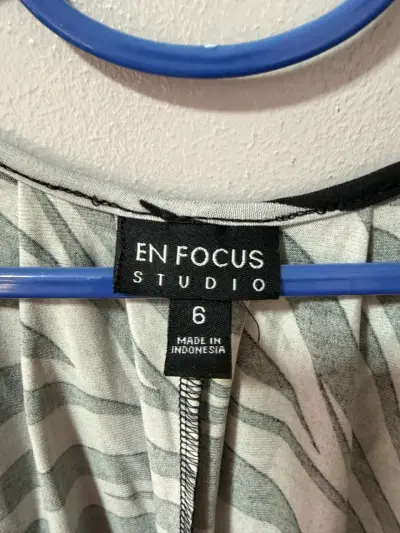 Vestido de mujer estampado cebra gris y negro - miniatura 2