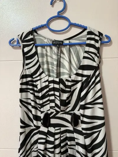 Vestido de mujer estampado cebra gris y negro - miniatura 3