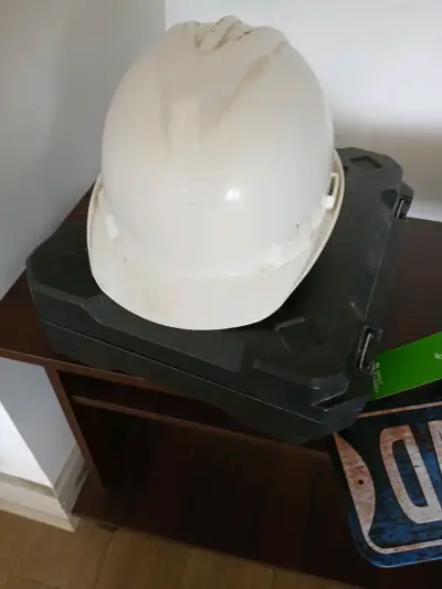 Casco de seguridad blanco para construcción - miniatura 1