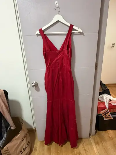 Vestido largo de fiesta rojo elegante - miniatura 2