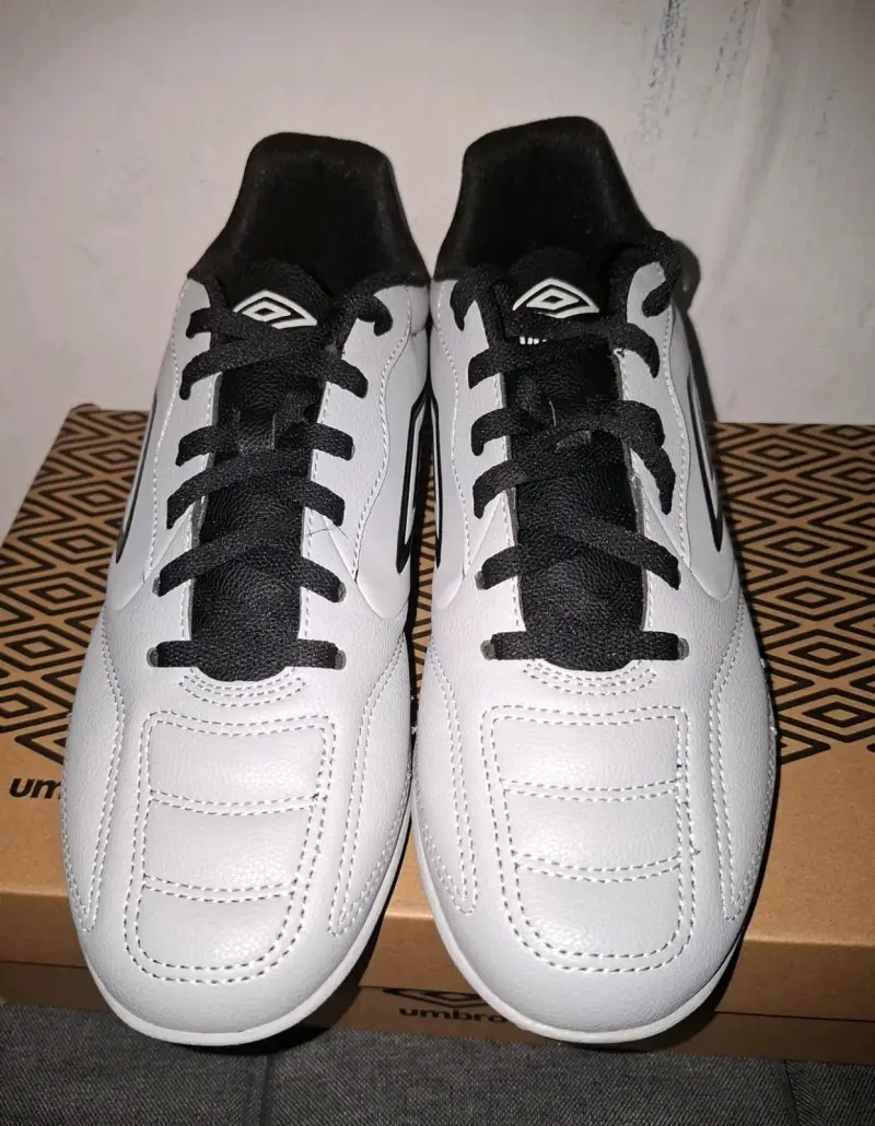 Zapatillas de fútbol Umbro blancas para hombre - 2
