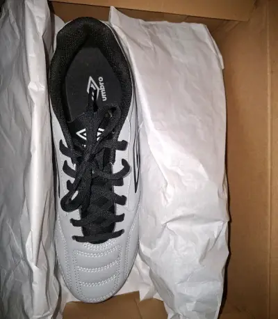 Zapatillas de fútbol Umbro blancas para hombre - miniatura 3
