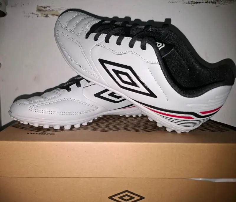 Zapatillas de fútbol Umbro blancas para hombre - 4